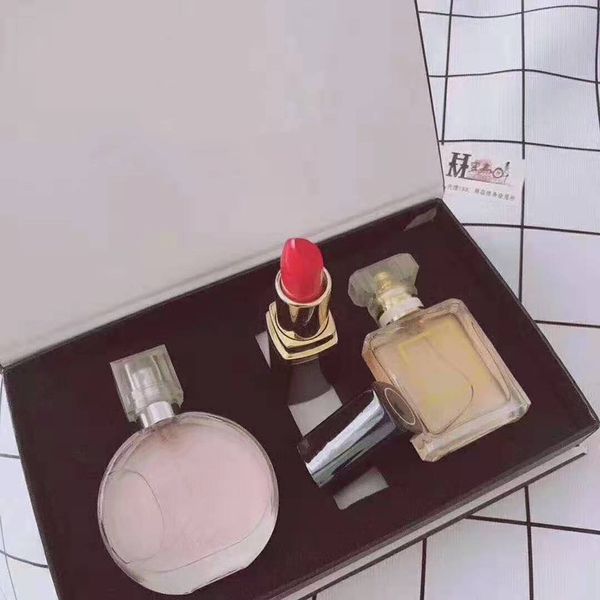 Марка макияжа Set Коллекция Matte Lipstick 15 мл Духи 3 в 1 Косметический комплект с коробко
Марка макияжа Set Коллекция Matte Lipstick 15 мл Духи 3 в 1 Косметический комплект с коробко