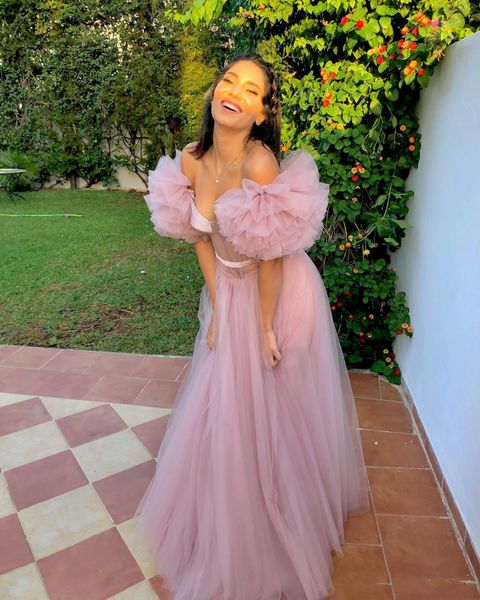 ruffles off shoulder prom dresses sweetehart sheer bodice maid of honor bride dress long tulle a line evening party gowns, Black
ruffles off shoulder prom dresses sweetehart sheer bodice maid of honor bride dress long tulle a line evening party gowns, Black