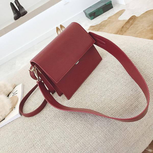 2020 new ladies shoulder bag pu solid color retro magnetic buckle small square bag korean double pocket diagonal cross handbag
2020 new ladies shoulder bag pu solid color retro magnetic buckle small square bag korean double pocket diagonal cross handbag
