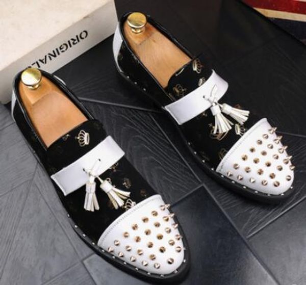 new men party dress shoes breathable fashion wedding casual shoes patent leather male flats rivets black white
new men party dress shoes breathable fashion wedding casual shoes patent leather male flats rivets black white