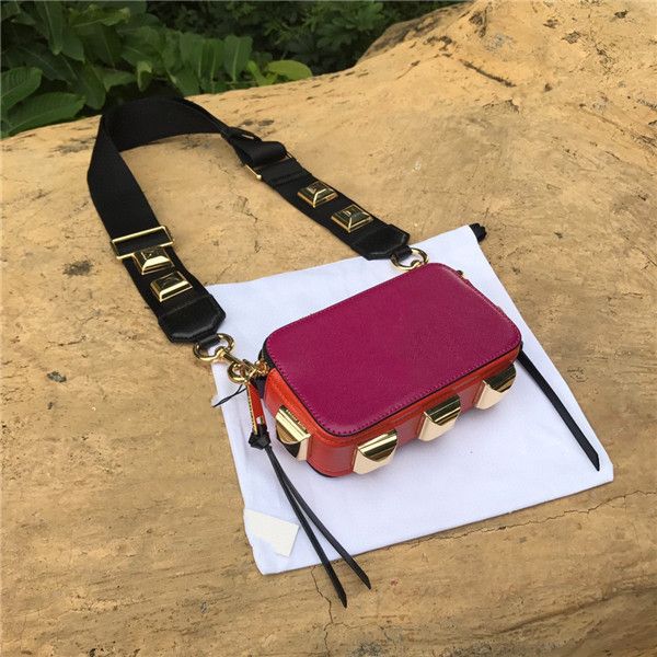 2020 womens purses handbags new fashion classic leather chain lock bag versatile one-shoulder diagonal envelope bag leather handbag
2020 womens purses handbags new fashion classic leather chain lock bag versatile one-shoulder diagonal envelope bag leather handbag