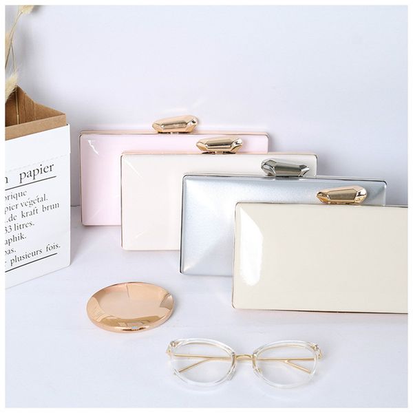 fashion handbag women purse and shouder bag bright surface like coat of paint with metal hasp evening bag for dating time
fashion handbag women purse and shouder bag bright surface like coat of paint with metal hasp evening bag for dating time