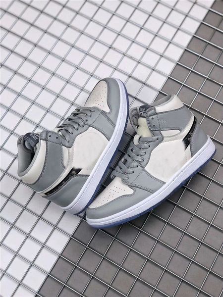 new release 1 high og brand 1s basketball shoes man woman white grey black men sport designer sneakers
new release 1 high og brand 1s basketball shoes man woman white grey black men sport designer sneakers