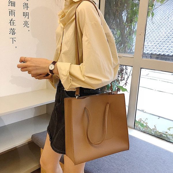 2020 korean style chic retro square bag portable big bag women's simple large capacity one-shoulder cross-body bags
2020 korean style chic retro square bag portable big bag women's simple large capacity one-shoulder cross-body bags