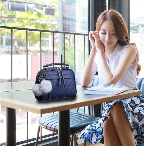 New fashion multi-function ladies shoulder Messenger bag spring and summer handbag lady Lea
New fashion multi-function ladies shoulder Messenger bag spring and summer handbag lady Lea