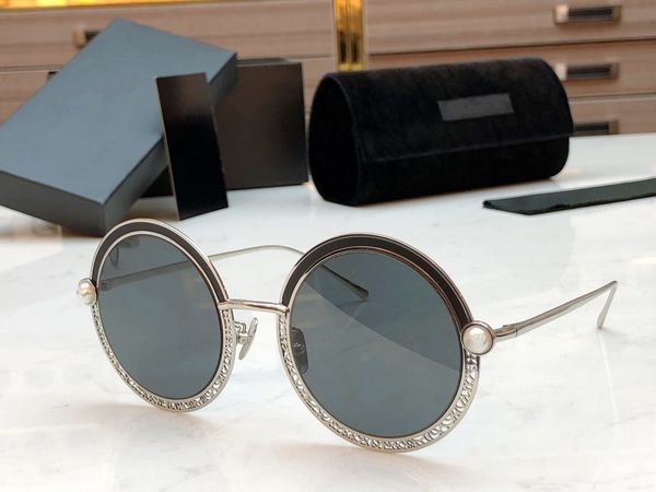 2020 new black silver hollow out round metal frame with pearl blue glasses men women sunglasses with box and dastbag, White;black
2020 new black silver hollow out round metal frame with pearl blue glasses men women sunglasses with box and dastbag, White;black