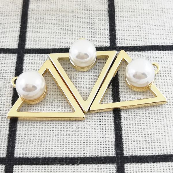 bulk 100pcs 26*30mm triangle charms pearl triangle pendants diy jewelry accessories in gold metal ing, Bronze;silver
bulk 100pcs 26*30mm triangle charms pearl triangle pendants diy jewelry accessories in gold metal ing, Bronze;silver