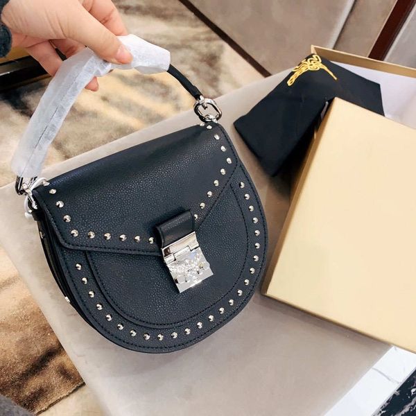 Fashion Womens Designer Handbag Solid Color Brand Shoulder Bag Black Brief Cross Body Bags High Quality Lether Bags Size 22*21cm YF20193
Fashion Womens Designer Handbag Solid Color Brand Shoulder Bag Black Brief Cross Body Bags High Quality Lether Bags Size 22*21cm YF20193