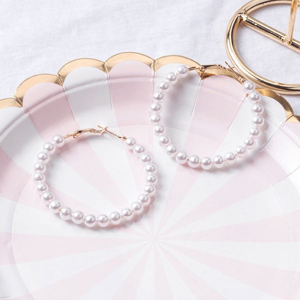 white pearl hoop earrings for women pearl circle ear hoops earrings hoops female fashion wedding party jewelry gifts oorbellen, Golden;silver
white pearl hoop earrings for women pearl circle ear hoops earrings hoops female fashion wedding party jewelry gifts oorbellen, Golden;silver