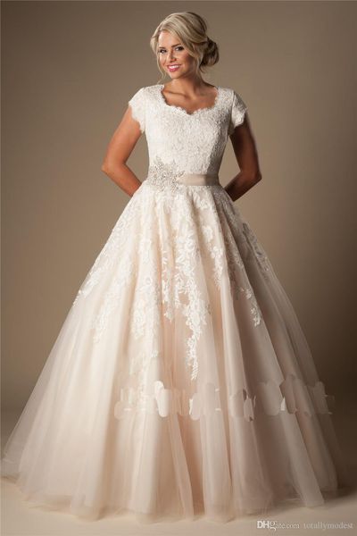 Lace Tulle Champagne A Line Wedding Dresses With Cap Sleeves 2019 Short Sleeves Church Bridal Gowns Button Wedding Gowns
Lace Tulle Champagne A Line Wedding Dresses With Cap Sleeves 2019 Short Sleeves Church Bridal Gowns Button Wedding Gowns