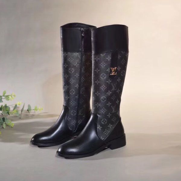 2020 fashion luxury women's martin boots sports casual temperament dress shoes children sneakers size 35-42, Black
2020 fashion luxury women's martin boots sports casual temperament dress shoes children sneakers size 35-42, Black