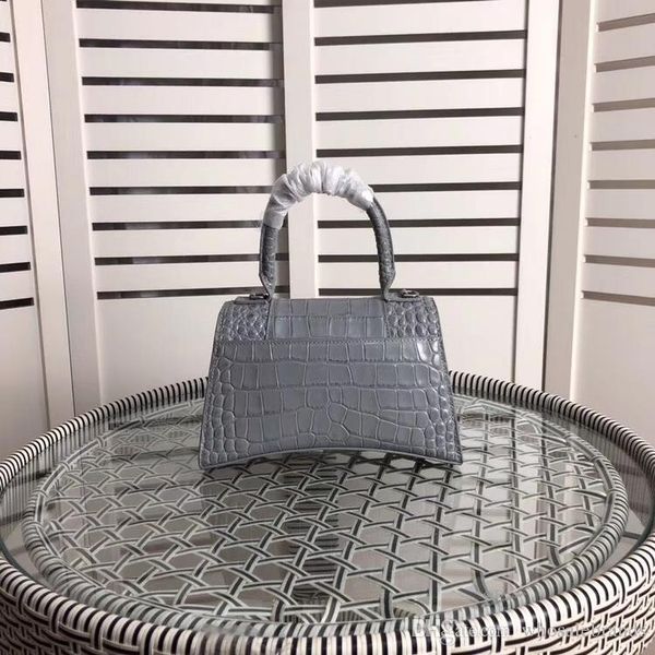 factory wholesale origial designed women's purse,brand clutch bags, luxury handbag,made by calf, lamb skin,crocodile skin,fast delivery
factory wholesale origial designed women's purse,brand clutch bags, luxury handbag,made by calf, lamb skin,crocodile skin,fast delivery