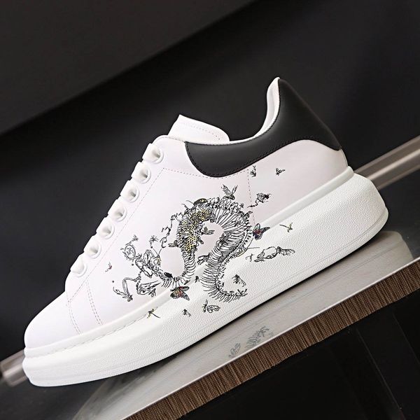 new casual shoes designer brand luxury holiday gifts classic couple models winter men's shoes and all clothes are suitable 999
new casual shoes designer brand luxury holiday gifts classic couple models winter men's shoes and all clothes are suitable 999