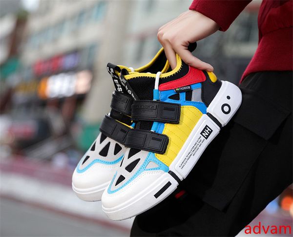 2020 with fashion designer shoes triple s sneakers cool sole stitching wild sneakers three color men running outdoor shoes
2020 with fashion designer shoes triple s sneakers cool sole stitching wild sneakers three color men running outdoor shoes
