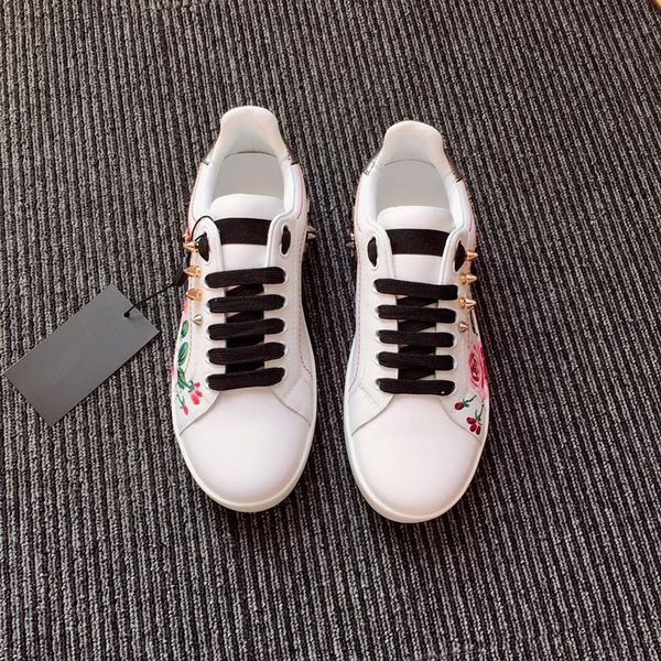 2021 sock shoes luxurys designers speed mens women platform sneaker beige black red flat fashion vintage sports outdoor
2021 sock shoes luxurys designers speed mens women platform sneaker beige black red flat fashion vintage sports outdoor