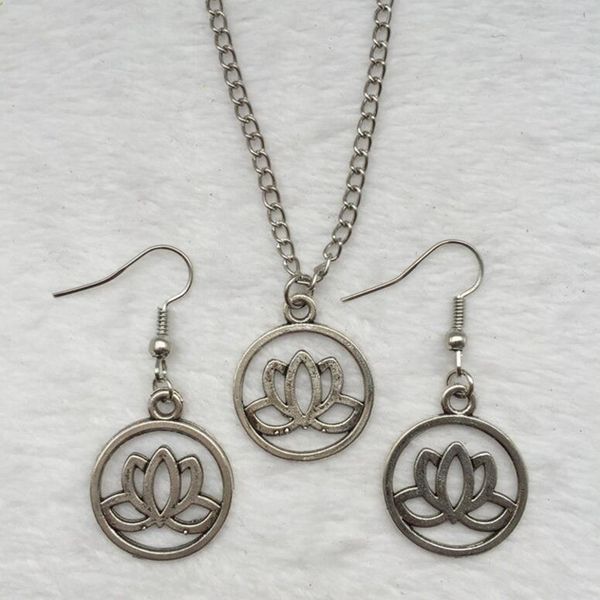 10 компл./лот сплав древний серебряный круг лотос очарование кулон necklaceearring набор женщин ювелирные изделия выводы день святого валент, Silver
10 компл./лот сплав древний серебряный круг лотос очарование кулон necklaceearring набор женщин ювелирные изделия выводы день святого валент, Silver