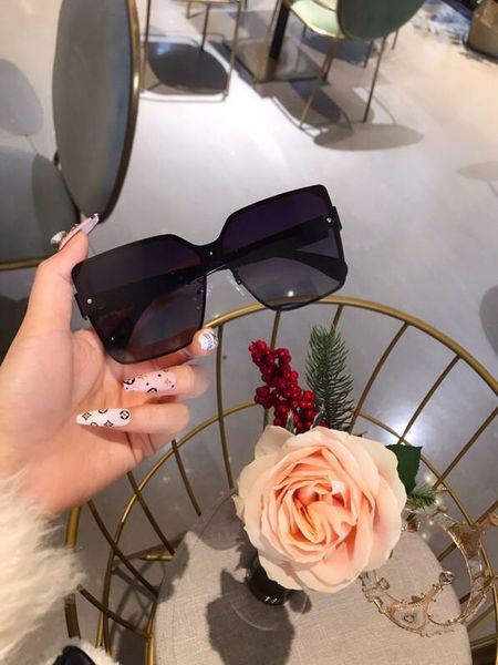 2020 new sunglasses luxury sunglasses stylish fashion designer sunglasses for mens womens glass uv400 6 style with litttle bees with box, Blue;gray
2020 new sunglasses luxury sunglasses stylish fashion designer sunglasses for mens womens glass uv400 6 style with litttle bees with box, Blue;gray