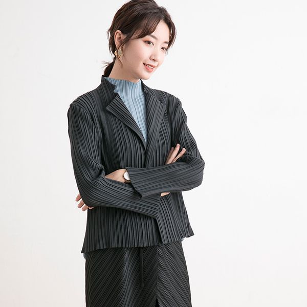 miyake pleated jacket female woolen double thick autumn and winter women's new long sleeve joker casual temperament small suit, White;black
miyake pleated jacket female woolen double thick autumn and winter women's new long sleeve joker casual temperament small suit, White;black