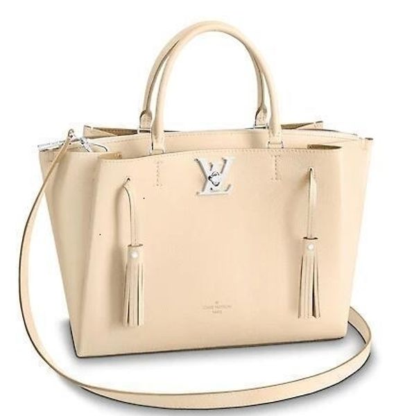 m54265 lockmeto white real caviar lambskin le boy chain flap bag handbags shoulder messenger bags totes
m54265 lockmeto white real caviar lambskin le boy chain flap bag handbags shoulder messenger bags totes
