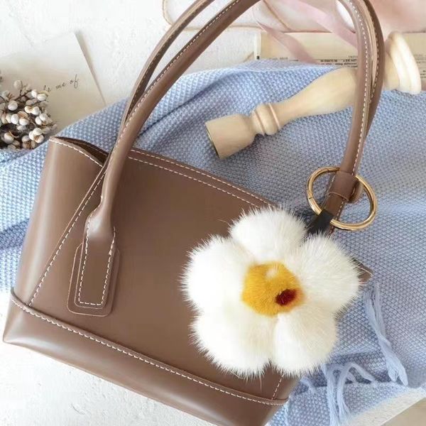 famous flower chains 2020 mink flower key ring real ball bag pendant for wedding souvenirs ornaments accessories, Silver
famous flower chains 2020 mink flower key ring real ball bag pendant for wedding souvenirs ornaments accessories, Silver