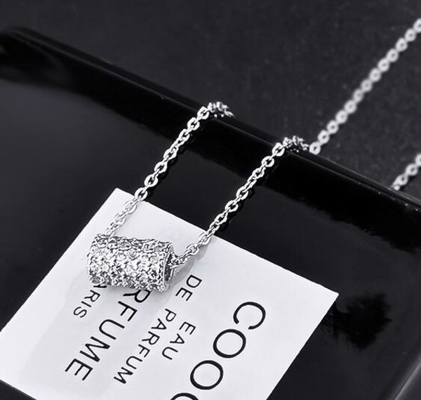 новый высокое качество роскошный серебряный нержавеющей стали циркон ожерелье женская кристаллическая ключица цепи подарок ювелирных изделий, Silver
новый высокое качество роскошный серебряный нержавеющей стали циркон ожерелье женская кристаллическая ключица цепи подарок ювелирных изделий, Silver