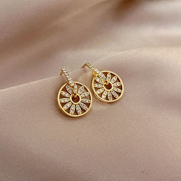 2020 new south korea fashion exquisite transfer wheel earrings disc retro simple earrings temperament women's jewelry, Golden;silver
2020 new south korea fashion exquisite transfer wheel earrings disc retro simple earrings temperament women's jewelry, Golden;silver