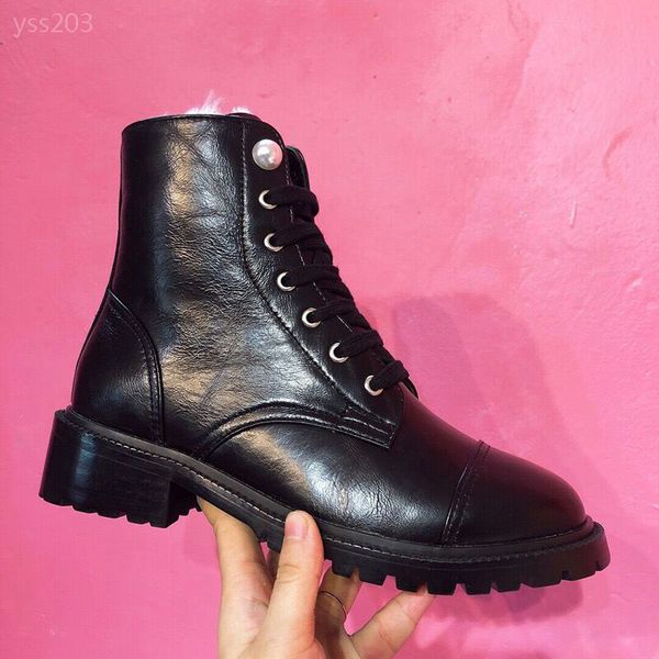 2020 leisure autumn and winter short boots in europe and america with round head color matching thick bottom thick heel martin boots, Black
2020 leisure autumn and winter short boots in europe and america with round head color matching thick bottom thick heel martin boots, Black