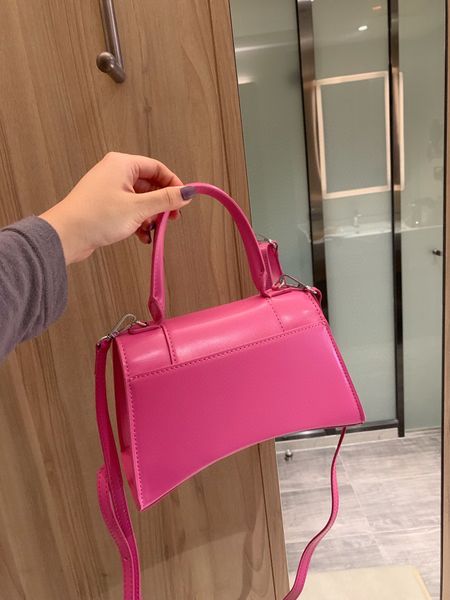 знаменитого кошелек сумка женщина плеча crossbody мешок sandglass мешок с коробкой и пылесборником свободным кораблем
знаменитого кошелек сумка женщина плеча crossbody мешок sandglass мешок с коробкой и пылесборником свободным кораблем