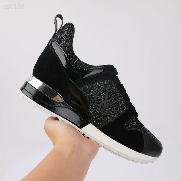 2020 british style european and american autumn and winter stitching high-grade suede sports men's shoes lace up comfortable women', Black
2020 british style european and american autumn and winter stitching high-grade suede sports men's shoes lace up comfortable women', Black