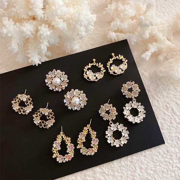 korean japan cute shell flower metal stud earrings for women geometric delicate elegant rhinestone boucle d'oreille jewelry gift, Golden;silver
korean japan cute shell flower metal stud earrings for women geometric delicate elegant rhinestone boucle d'oreille jewelry gift, Golden;silver