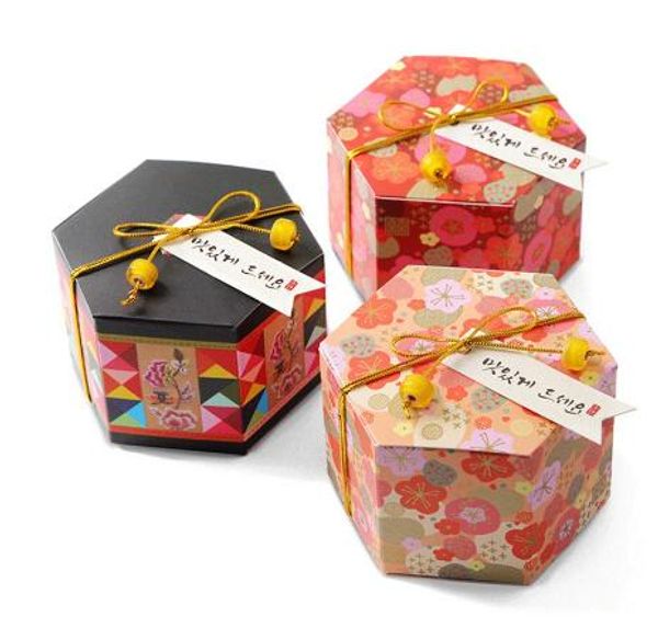 50pcs plum blossom flower gift boxes folding paper box wedding favor candy box packaging for sweets party candy
50pcs plum blossom flower gift boxes folding paper box wedding favor candy box packaging for sweets party candy