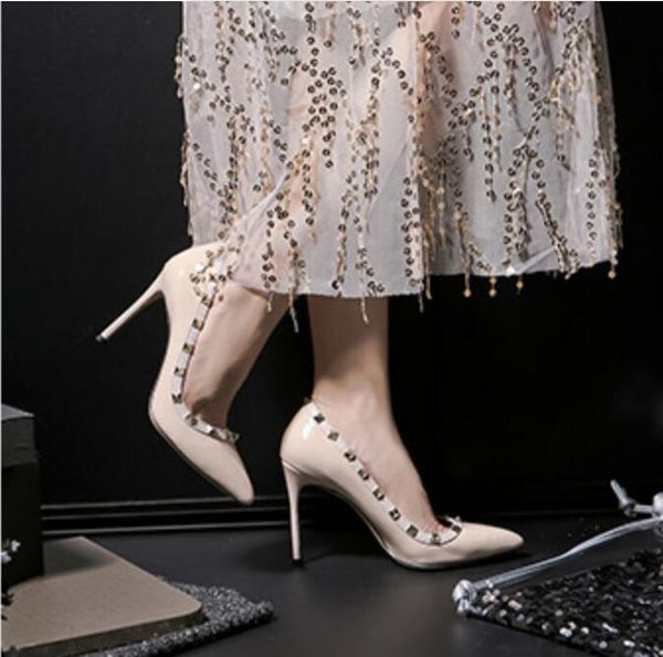 2020 summer new nude 10cm super-fine heel rivet high heels female shallow mouth pointed fashion girl ol women's shoes wine red willow s, Black
2020 summer new nude 10cm super-fine heel rivet high heels female shallow mouth pointed fashion girl ol women's shoes wine red willow s, Black