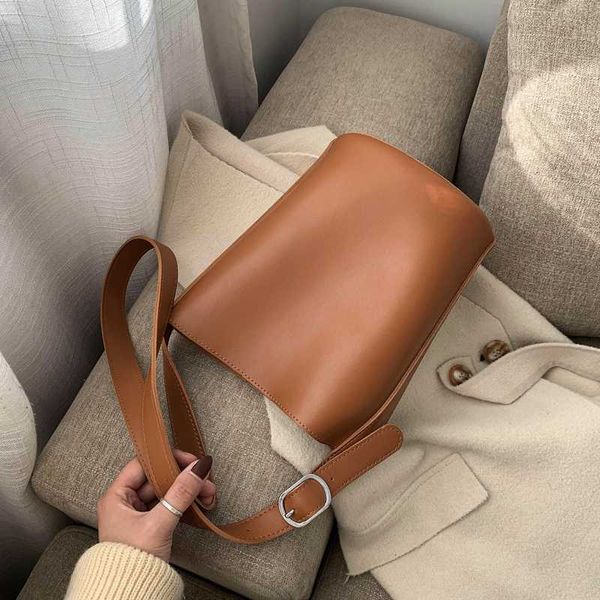 solid color кожи pu bucket crossbody сумка для женщин 2020 новых плечи сумки женщина сумки
solid color кожи pu bucket crossbody сумка для женщин 2020 новых плечи сумки женщина сумки