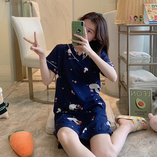 women's silk dressing gown 2020 new nightdress female v-neck cartoon printing ice silk short sleeve sweet home dressing-gown, Black;red
women's silk dressing gown 2020 new nightdress female v-neck cartoon printing ice silk short sleeve sweet home dressing-gown, Black;red