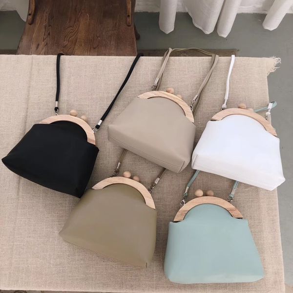 canvas women's shoulder bag wooden clip bags for women retro crossbody bags travel clutch purse handbags female bolsa mujer
canvas women's shoulder bag wooden clip bags for women retro crossbody bags travel clutch purse handbags female bolsa mujer
