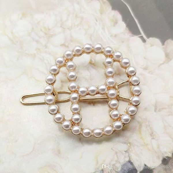 оптовая женщины девушки моды круглые полые буквы barrettes клипы pearl bbrand letters волос ювелирные хомуты charm аксессуары для волос, Gray
оптовая женщины девушки моды круглые полые буквы barrettes клипы pearl bbrand letters волос ювелирные хомуты charm аксессуары для волос, Gray