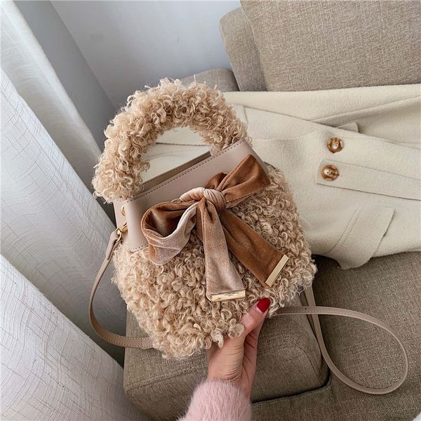 плюшевые lamb волос сумочка crossbody сумки для женщин лук ковш сумка сумка качества 2020 женщина зимы перекинул shoulder bag
плюшевые lamb волос сумочка crossbody сумки для женщин лук ковш сумка сумка качества 2020 женщина зимы перекинул shoulder bag