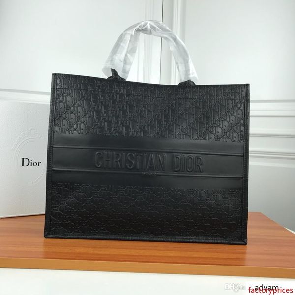 a 2020 new d1or women handbags single-shoulder travel package shopping bag men s bags 42*32*15
a 2020 new d1or women handbags single-shoulder travel package shopping bag men s bags 42*32*15