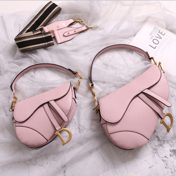 Famou de igner women handbag new letter houlder bag genuine leather me enger bag luxury addle bag
Famou de igner women handbag new letter houlder bag genuine leather me enger bag luxury addle bag
