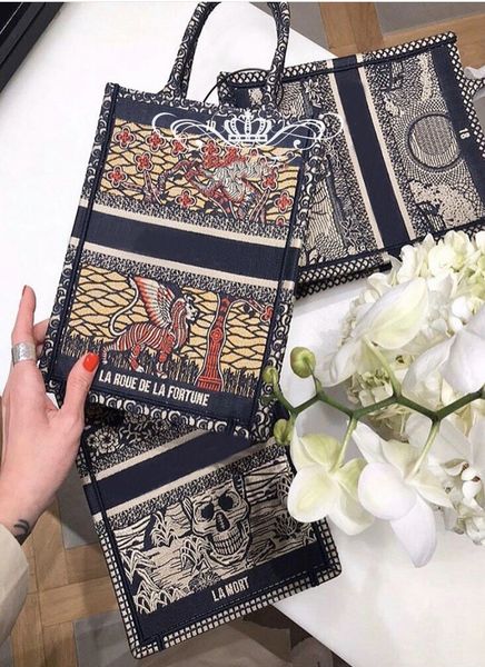 2020 cd высокое качество роскошные холщовые дизайнерские сумки таро старинные вышивки печати женская классическая мини книга тотализатор хоз
2020 cd высокое качество роскошные холщовые дизайнерские сумки таро старинные вышивки печати женская классическая мини книга тотализатор хоз