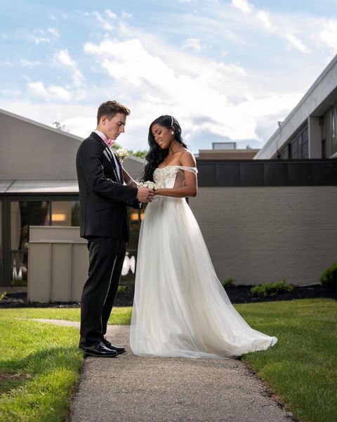 Designer White Sheath Wedding Dresses Off Shoulder Sweetheart Tulle Beaded Sweep Train Wedding Gowns Bridal Dresses Custom Made Brautkleider
Designer White Sheath Wedding Dresses Off Shoulder Sweetheart Tulle Beaded Sweep Train Wedding Gowns Bridal Dresses Custom Made Brautkleider