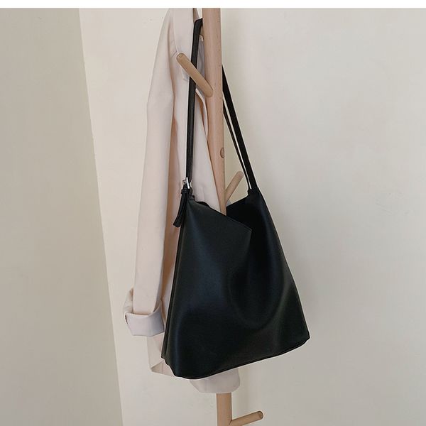 solid pu female totes luxury designer leather women handbags casual large capacity bucket bags women double strap shoulder bags
solid pu female totes luxury designer leather women handbags casual large capacity bucket bags women double strap shoulder bags
