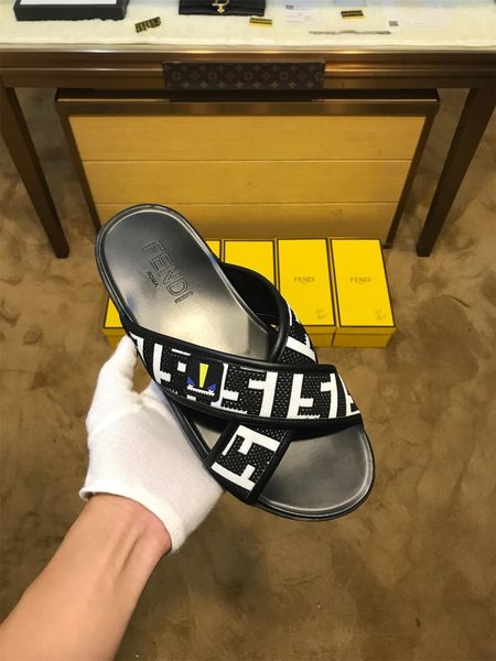 2020 latest black leather casual slippers men casual shoes fashion trend comfortable shoe size 38-45 type 39745400570a
2020 latest black leather casual slippers men casual shoes fashion trend comfortable shoe size 38-45 type 39745400570a
