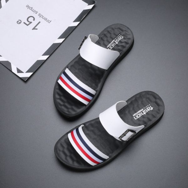 2020 new summer men's slippers leisure beach shoes rubber soles anti-wear non-slip sandals.sandalias de cuero de los hombres, Black
2020 new summer men's slippers leisure beach shoes rubber soles anti-wear non-slip sandals.sandalias de cuero de los hombres, Black