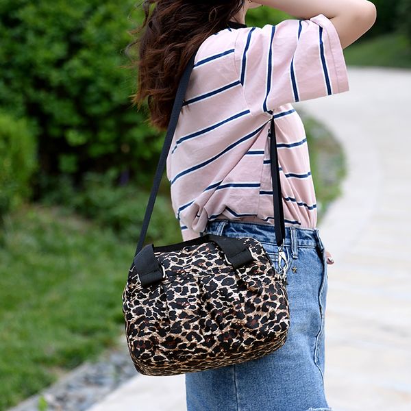 women leopard leaves printing bags zipper nylon waterproof coin purse shoulder crossbody messenger bags bolso mujer #ng
women leopard leaves printing bags zipper nylon waterproof coin purse shoulder crossbody messenger bags bolso mujer #ng