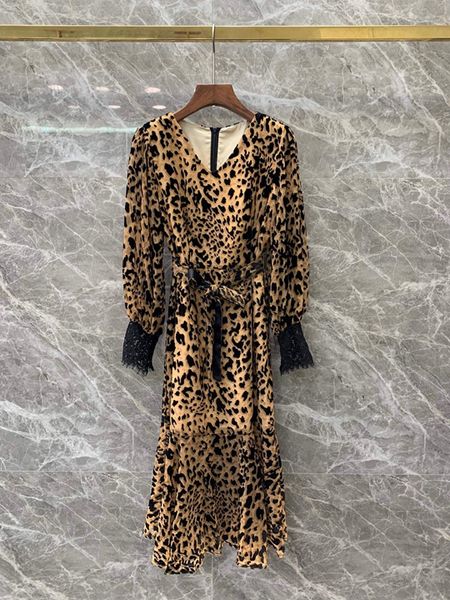 2020 autumn and winter new style women's dress slimming lace-up waist v-neck leopord pattern dress 0207, White
2020 autumn and winter new style women's dress slimming lace-up waist v-neck leopord pattern dress 0207, White