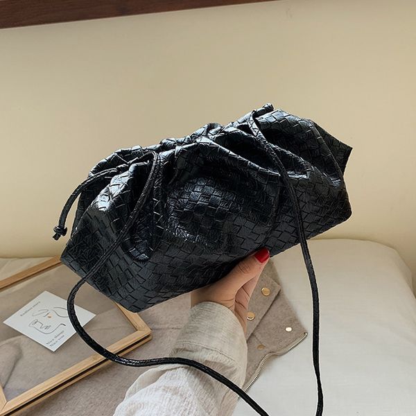 высокое качество pu сумки женщин сумка дизайн бренда woven клецки сумка 2019 плеча новая мода дамы креста тела сумки большой размер
высокое качество pu сумки женщин сумка дизайн бренда woven клецки сумка 2019 плеча новая мода дамы креста тела сумки большой размер