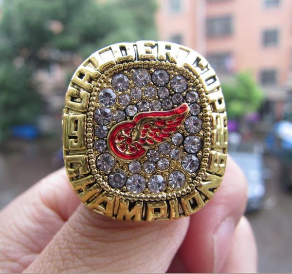 1986 detroit red wings stanley cup team champion championship ring with wooden display box souvenir fan gift wholesale 2019 drop shipping, Golden;silver
1986 detroit red wings stanley cup team champion championship ring with wooden display box souvenir fan gift wholesale 2019 drop shipping, Golden;silver