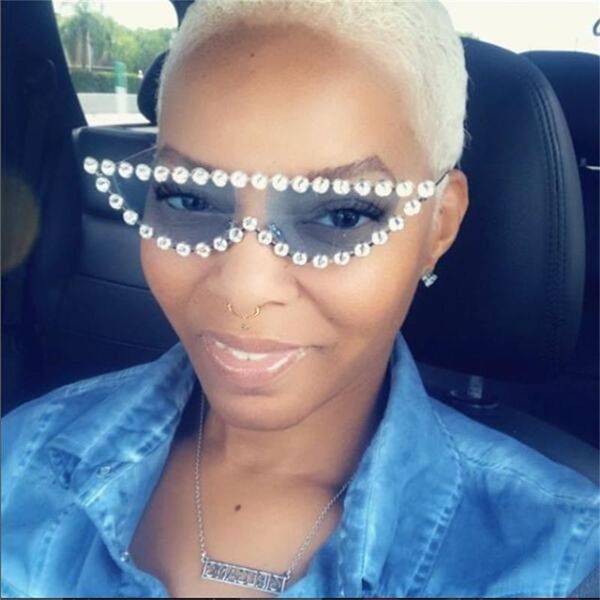 crystal clear lens glasses woman fashion 2018 trend ladies outdoor personality cat eye sunglasses oversized flat sunglasses, White;black
crystal clear lens glasses woman fashion 2018 trend ladies outdoor personality cat eye sunglasses oversized flat sunglasses, White;black