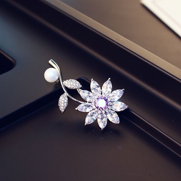 New popular trendy fashion luxury designer glittering beautiful diamond zircon colorful crystal flower pearl pin brooches for woman girls
New popular trendy fashion luxury designer glittering beautiful diamond zircon colorful crystal flower pearl pin brooches for woman girls